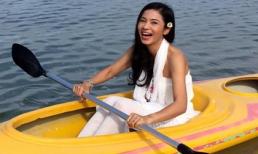 Việt Trinh chèo thuyền, khoe sắc rạng rỡ hệt như gái đôi mươi