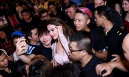 Hồ Ngọc Hà xuất hiện rạng rỡ bị fans vây chật kín ở quán bia