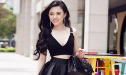 Hoa khôi Lan Anh thả dáng quyến rũ trên phố