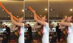 Người phụ nữ có khả năng nuốt chửng quả bóng dài 1,2 m