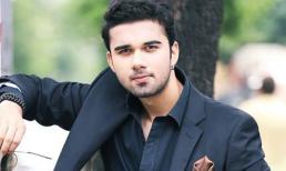 'Chồng cô dâu 8 tuổi' đẹp nổi bật khi xuống phố