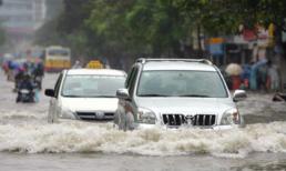 Những kiến thức cần biết khi lái xe trong thời tiết mưa bão