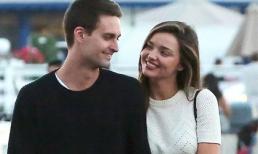Miranda Kerr 'liếc mắt đưa tình' với bạn trai tỷ phú công nghệ