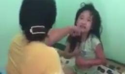Mẹ đánh con dã man gây phẫn nộ dư luận