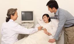 Cuộc nói chuyện đáng suy ngẫm giữa hai người đàn ông ở phòng khám thai