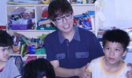 Long Nhật về quê cùng gia đình đi làm từ thiện