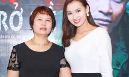 Mẹ Lã Thanh Huyền trẻ trung dự ra mắt phim của con gái