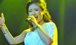 Dương Hoàng Yến hát mừng sinh nhật Hoàng hậu Thái Lan