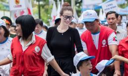 Khánh My đi bộ vì nạn nhân chất độc màu da cam