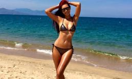Hà Anh diện bikini khoe vòng một căng tràn