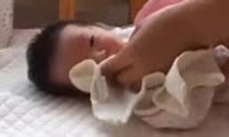 Bé sơ sinh có 2 bộ phận sinh dục bị bỏ rơi trong công viên