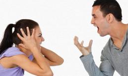 'Đàn bà vô dụng như cô có làm gái cũng không ai thèm'