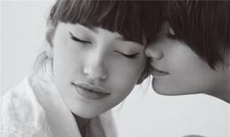 Lỡ bắt gặp vợ và em gái vụng trộm trong nhà bếp