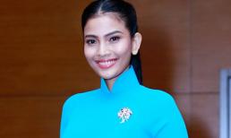 Trương Thị May duyên dáng trong tà áo dài đi ủng hộ từ thiện