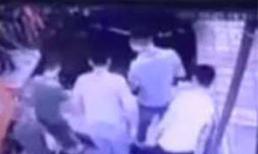 Hố tử thần bất ngờ đổ sụp 'nuốt chửng' 5 người ở bến xe bus