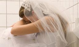 Đêm tân hôn, tôi 'khóc thét' với cách 'yêu' quái đản của chồng