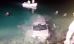 Mải mê 'quan hệ' trong ô tô, cặp đôi phi thẳng xe xuống hồ