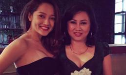Bảo Anh khoe mẹ trẻ đẹp như chị gái trong tiệc sinh nhật