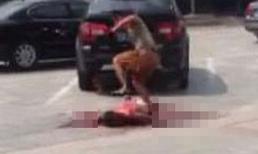 Dùng dao đâm sau đó dẫm đạp nạn nhân đến chết đầy ghê rợn