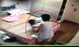 Phát hiện bảo mẫu đánh con dã man sau khi lén đặt camera