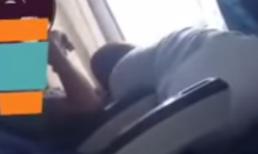 Cặp đôi ngang nhiên 'quan hệ' ngay trên tàu điện ngầm