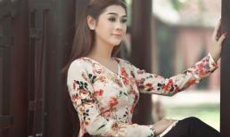 Lâm Chi Khanh điệu đà như thôn nữ trong áo bà ba