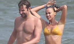Bồ cũ Ronaldo quấn quýt tình mới trên bờ biển