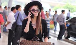 Thuỷ Top vừa đi vừa ngậm kẹo giữa sân bay 