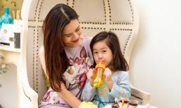Con gái Lưu Hương Giang đáng yêu như thiên thần bên mẹ 