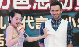 Tiểu S vô duyên 'sàm sỡ' ngực mẫu Tây trước ống kính