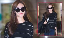 Jessica ăn mặc đơn giản vẫn đẹp rạng ngời ở sân bay