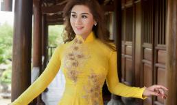 Lâm Chi Khanh khoe nét duyên thầm trong tà áo dài