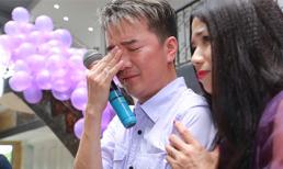 Đàm Vĩnh Hưng bật khóc trong tiệc sinh nhật tím