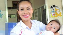 Hoa hậu Hoàn vũ 2015 Phạm Hương giản dị đi từ thiện