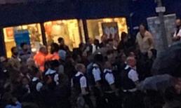 200 nữ sinh lao vào hỗn chiến để tranh giành một chàng trai