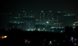 'Mù khô' vẫn dày đặc tại TP.HCM, người dân nên mang khẩu trang khi ra đường