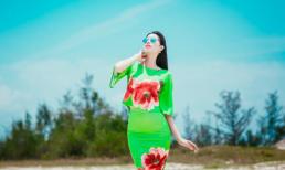 Hoa hậu Phạm Hương khoe dáng đẹp giữa nắng trưa