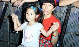 Trần Thu Hà và con gái 'đội mưa' cổ vũ âm nhạc quốc tế Gió Mùa