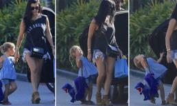 Chị gái Kim bất cẩn khiến con đập mặt vào cửa xe ô tô