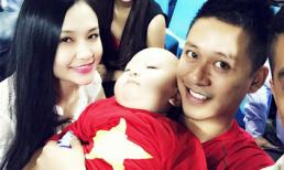 Tuấn Hưng đưa vợ con đến sân vận động để cổ vũ bóng đá