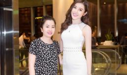 Á hậu Huyền My váy trắng rạng rỡ dự sự kiện cùng mẹ