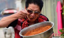 Người đàn ông ăn 2,5kg ớt cay mỗi ngày