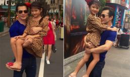 Trần Bảo Sơn bế bổng con gái khi đi chơi ở nước ngoài