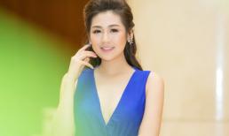 Á hậu Tú Anh khoe nét thanh tân với đầm xanh gợi cảm