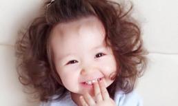 Cadie xinh xắn như búp bê với kiểu tóc xù