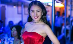 Viên Hoàng Thu nổi bật với vẻ đẹp sang và nụ cười tỏa nắng