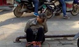 Kẻ ăn cắp thịt lợn bị trói chân tay, bêu riếu giữa phố