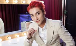 Sơn Tùng M-TP gây choáng với kiểu tóc mới hồng rực