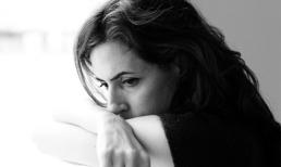 Lắp camera trong phòng tắm, tôi phát hiện ra bí mật của ô sin và con trai