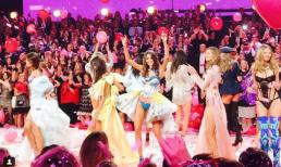  Cảnh mở màn tuyệt đẹp của Victoria's Secret Fashion Show 2015